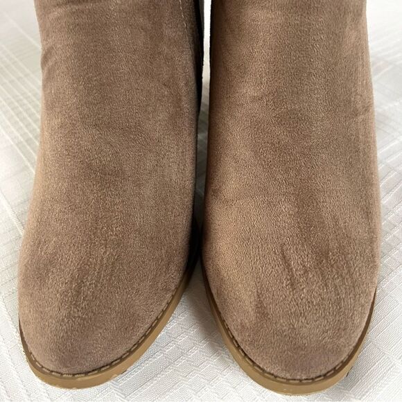 City Classified Vegan Faux Suede Mushroom Tan Ankle Boot Western Bootie Size 7 - Picture 5 of 11
